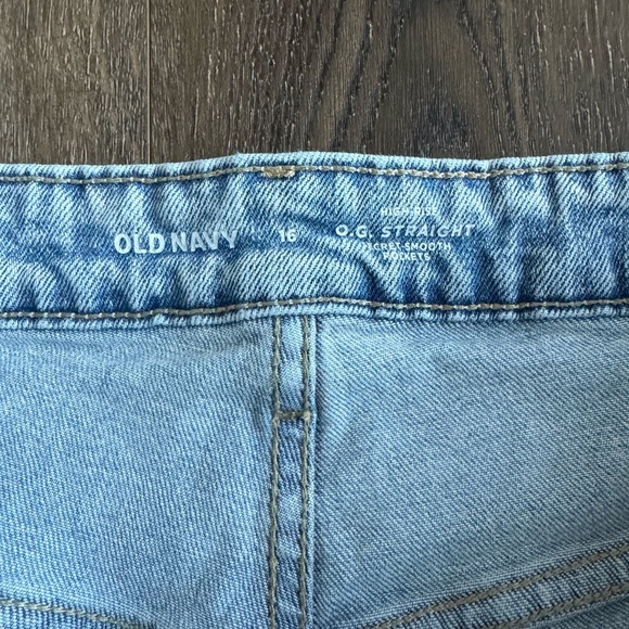 Old Navy OG Jean shorts. Women’s size 16.  Light wash, raw hem. - Picture 2 of 5